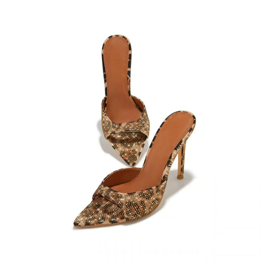 Scarpe da donna europee in pelle nera con tacco alto